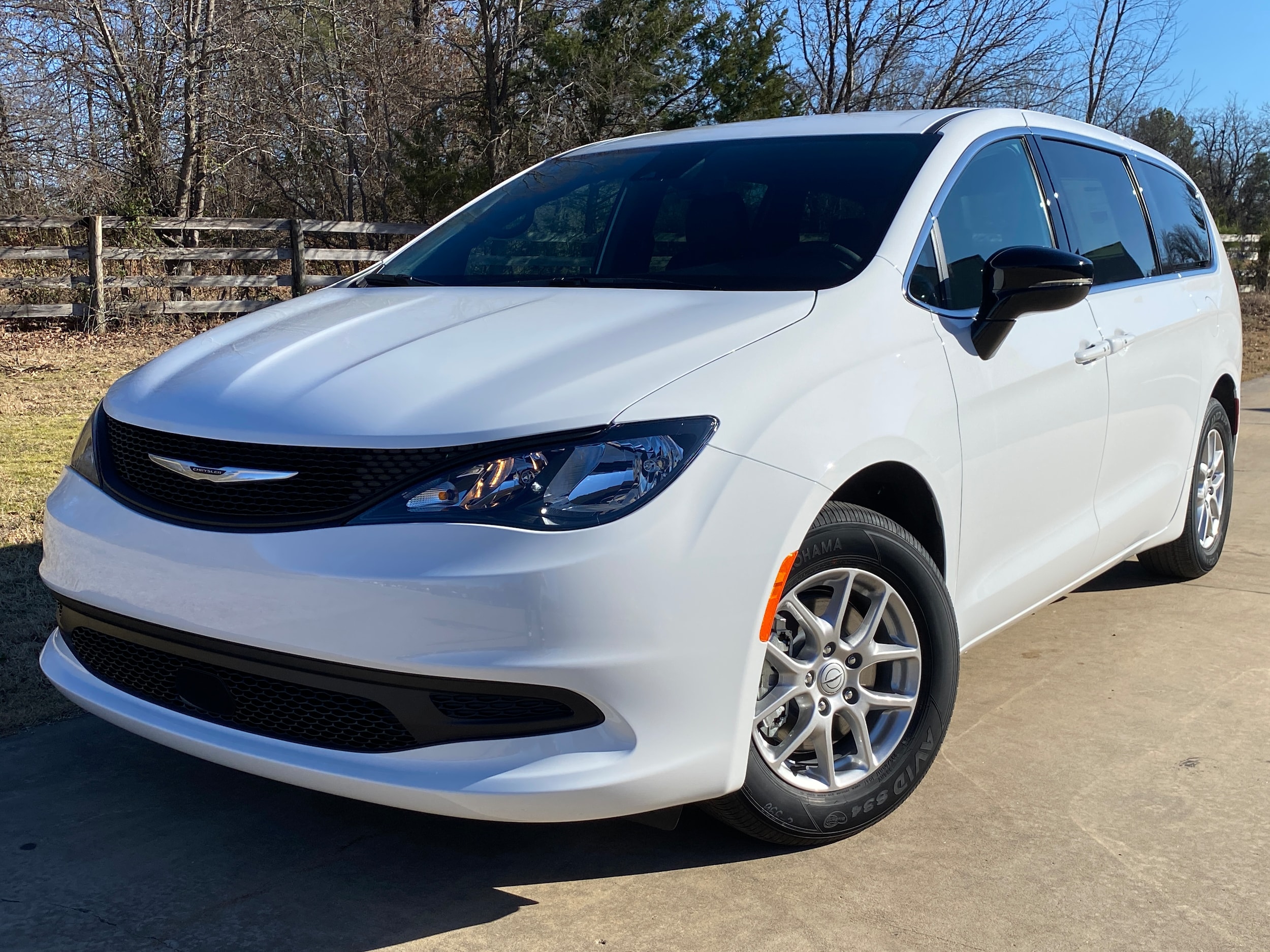 2026 Chrysler Voyager LX's photo