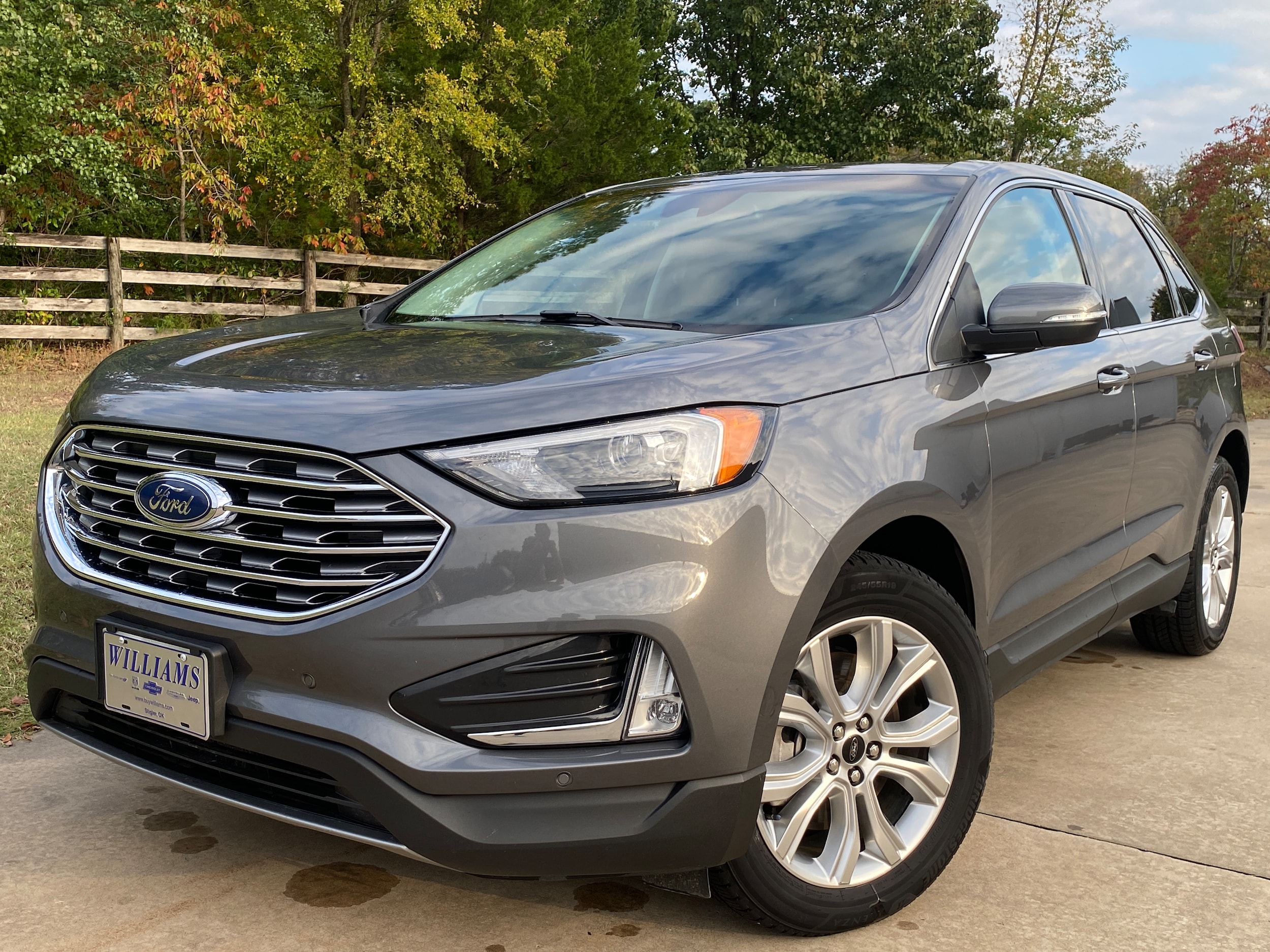 2023 Ford Edge Titanium's photo