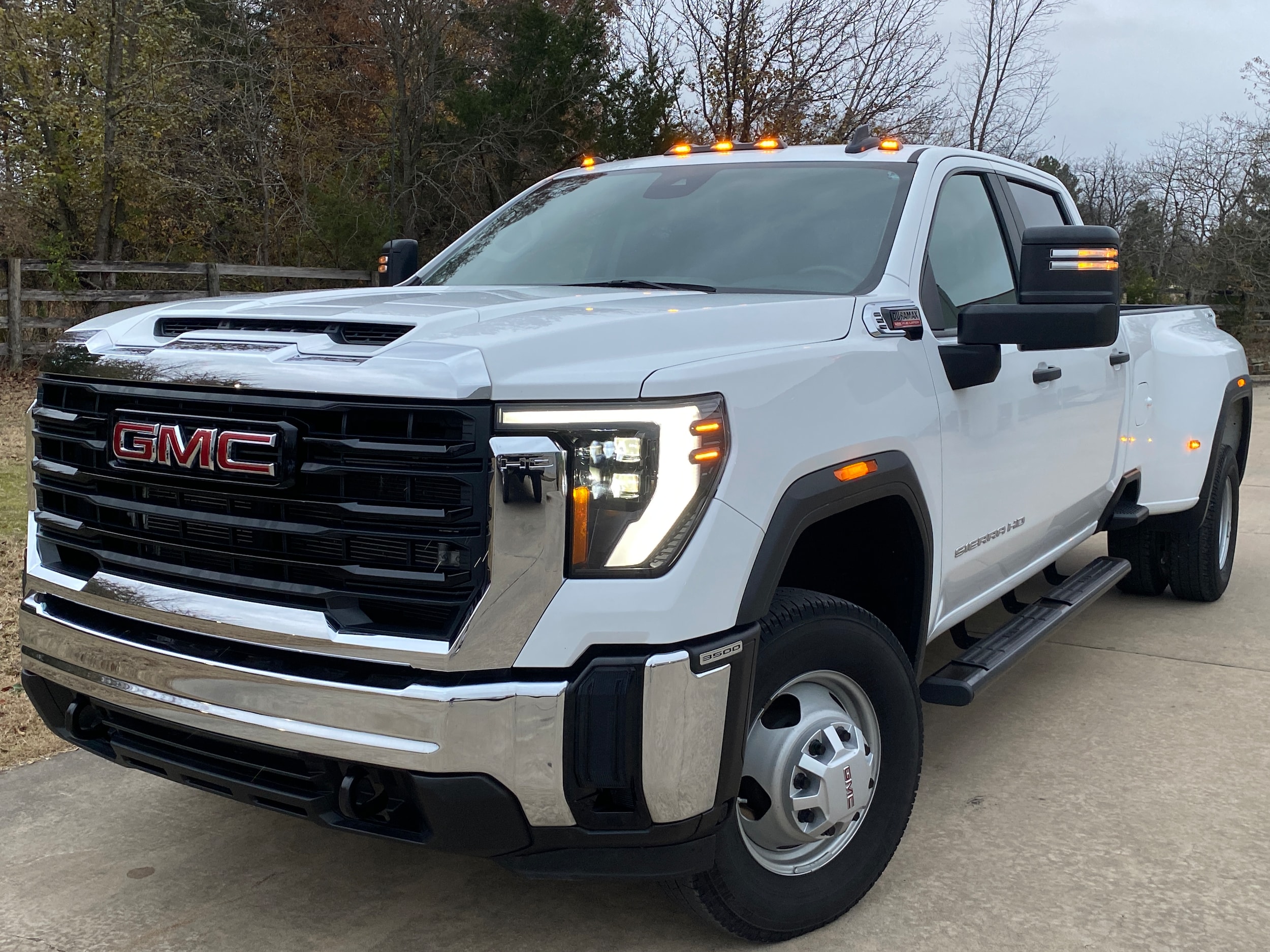 2024 GMC Sierra 3500HD Pro's photo