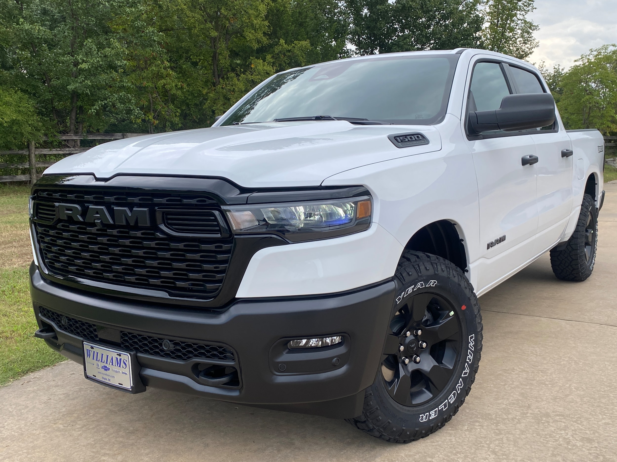 2026 Ram 1500 WARLOCK CREW CAB 4X4 5'7 BOX