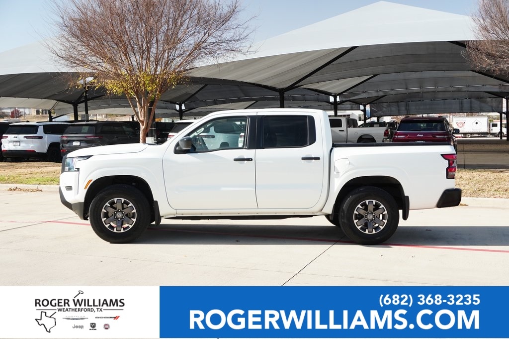 2022 Nissan Frontier S's photo