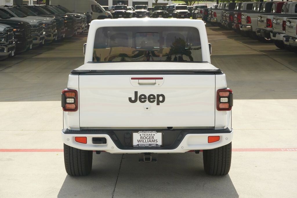 Used 2023 Jeep Gladiator Overland Truck