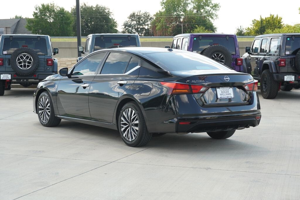 Used 2024 Nissan Altima 2.5 SV Sedan