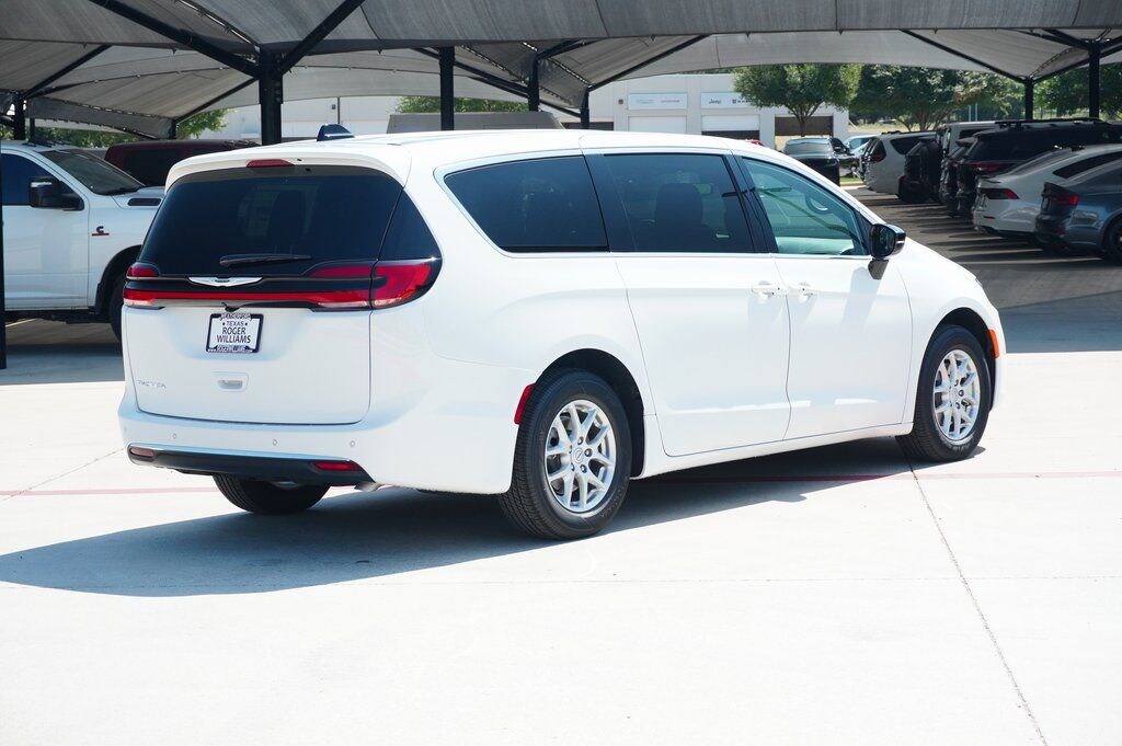 New 2026 Chrysler Pacifica Select Passenger Van