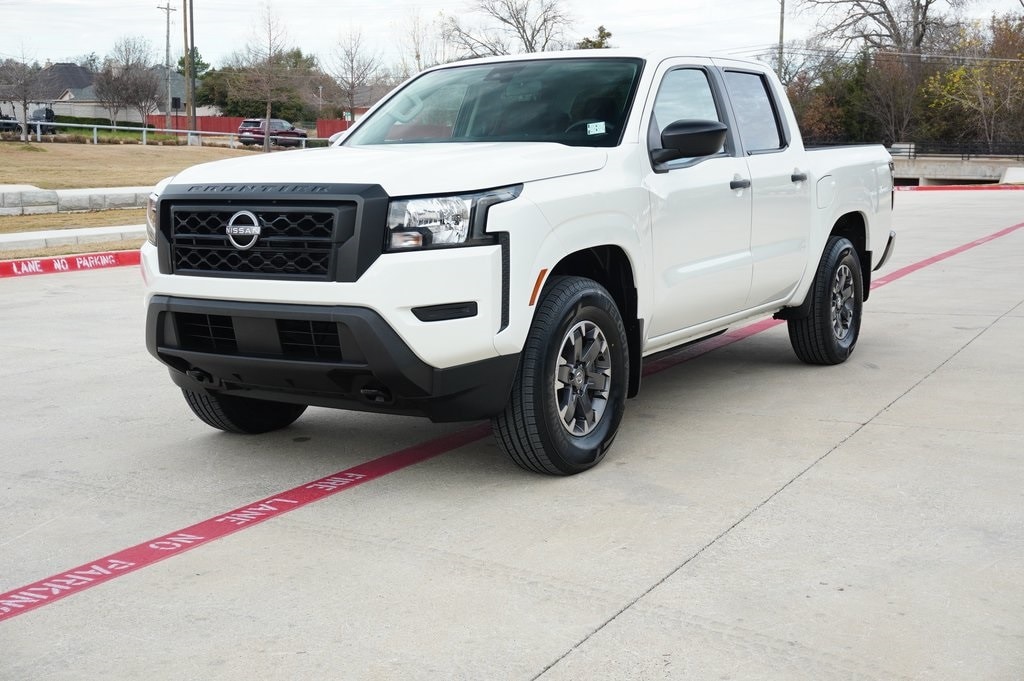2022 Nissan Frontier S's photo