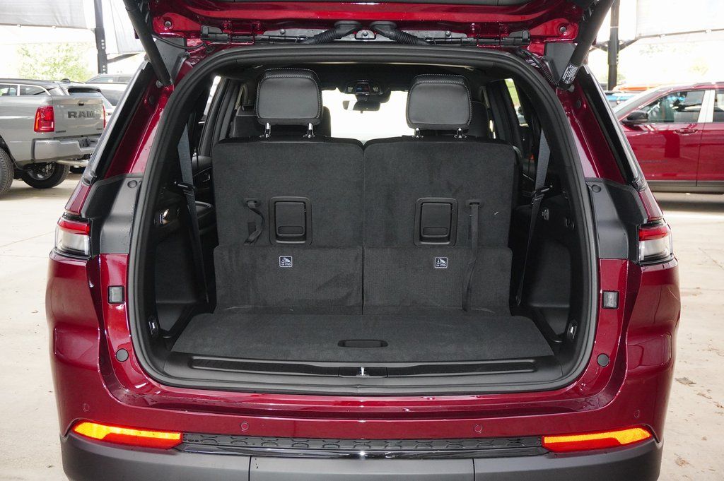 2025 Jeep Grand Cherokee L Limited - Photo 13