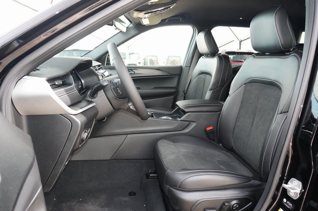 2025 Jeep Grand Cherokee L Altitude - Photo 10