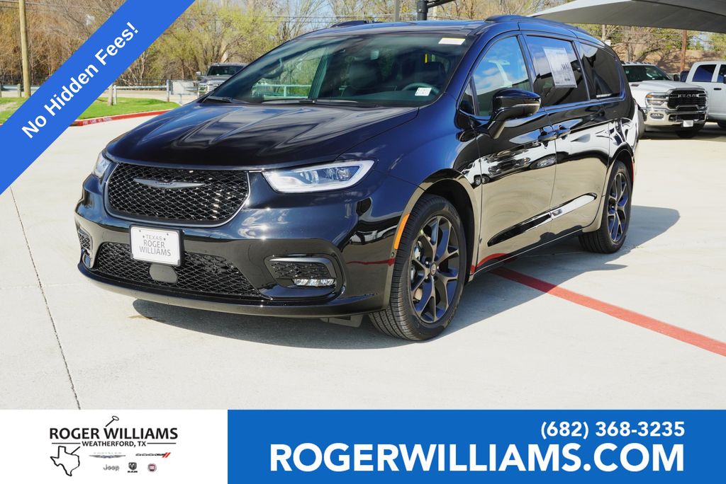 2026 Chrysler Pacifica Limited's photo