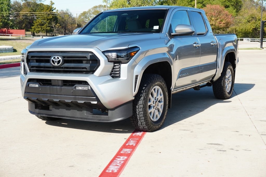 2024 Toyota Tacoma SR5's photo