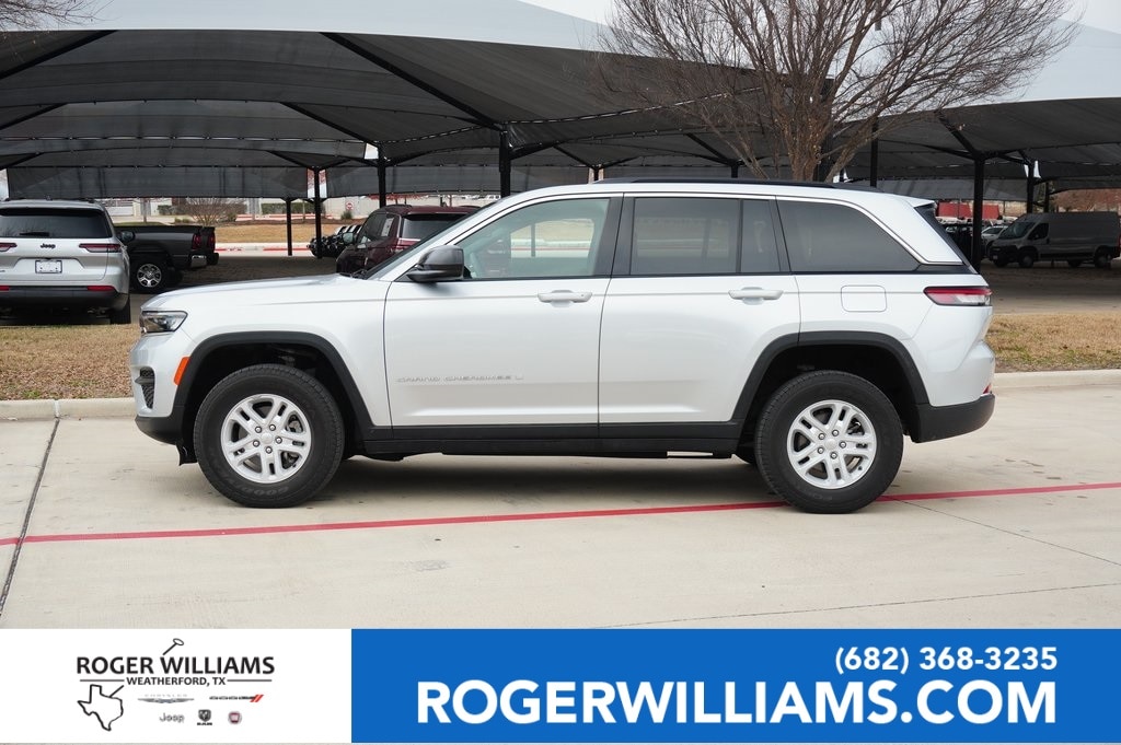 2024 Jeep Grand Cherokee Laredo's photo