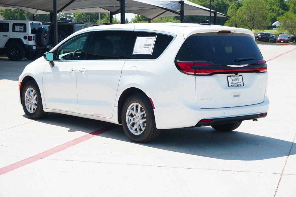 New 2026 Chrysler Pacifica Select Passenger Van
