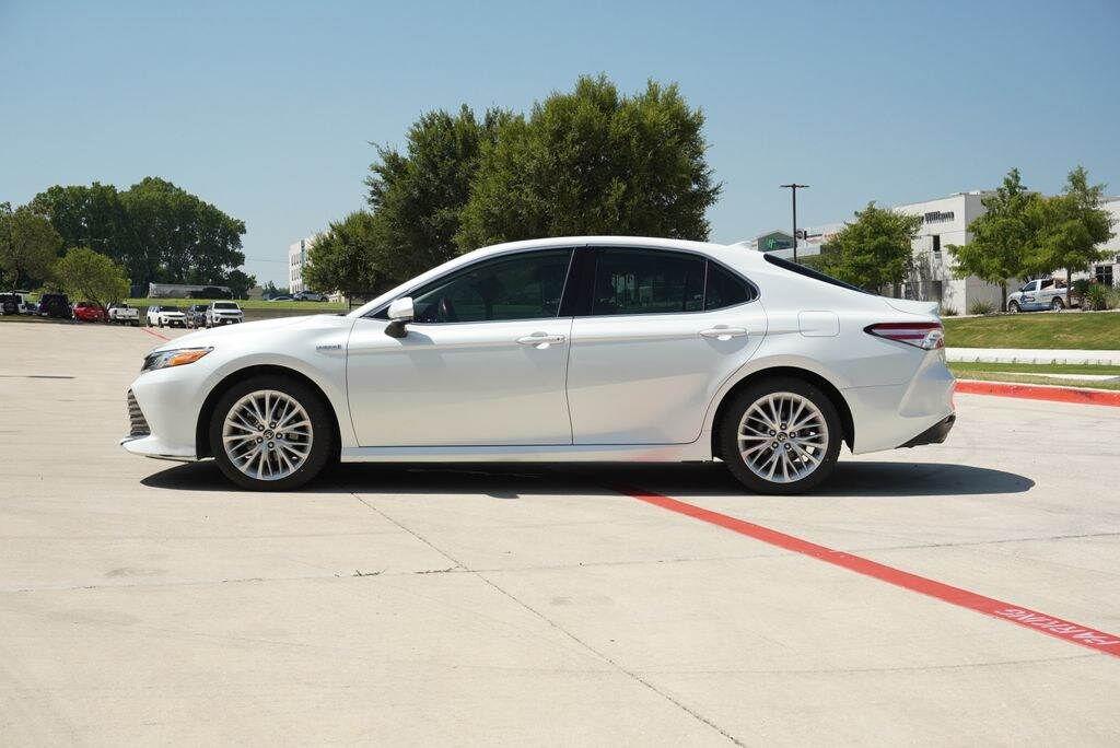 Used 2020 Toyota Camry Hybrid XLE Sedan