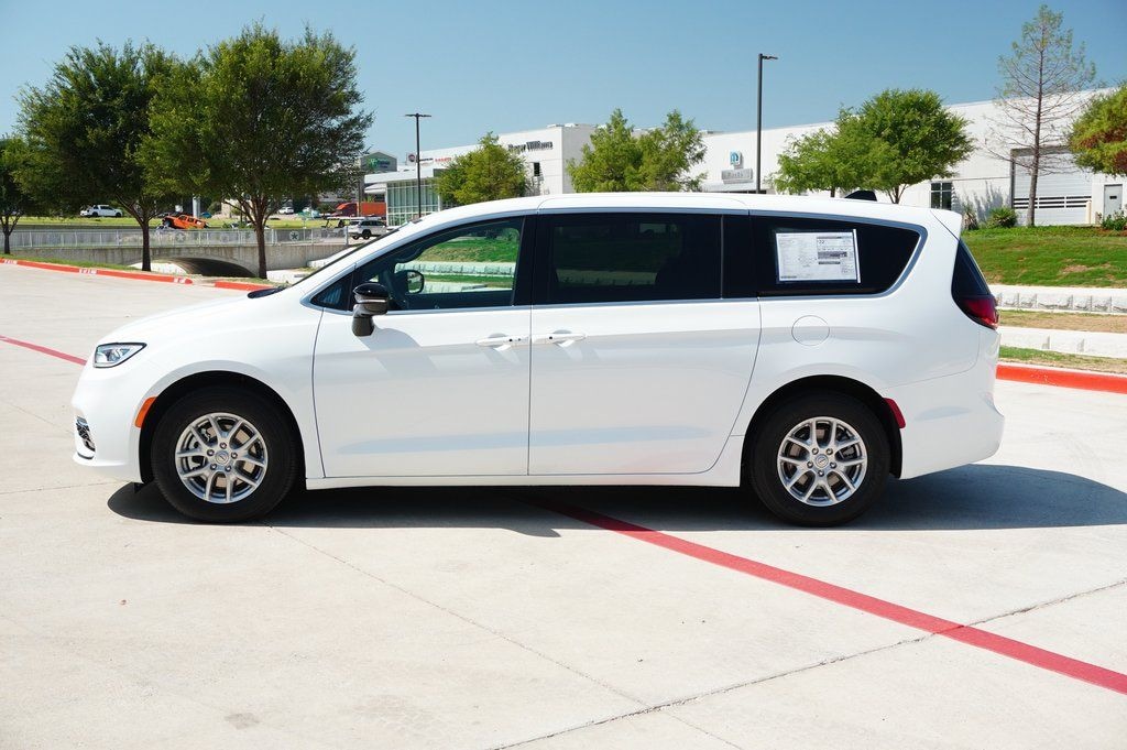 New 2026 Chrysler Pacifica Select Passenger Van