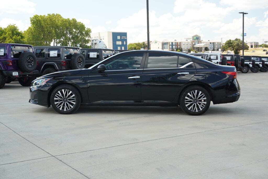 Used 2024 Nissan Altima 2.5 SV Sedan