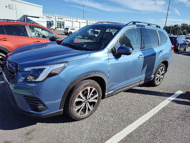 2022 Subaru Forester Limited photo 2