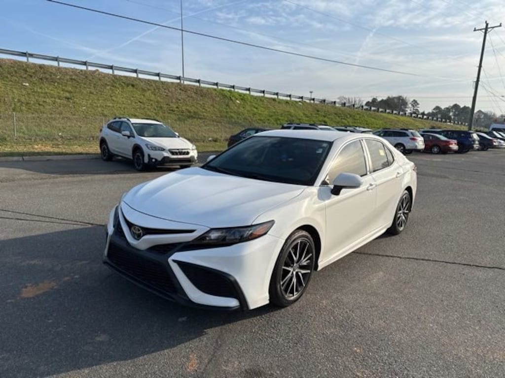 Used 2022 Toyota Camry SE SE Auto