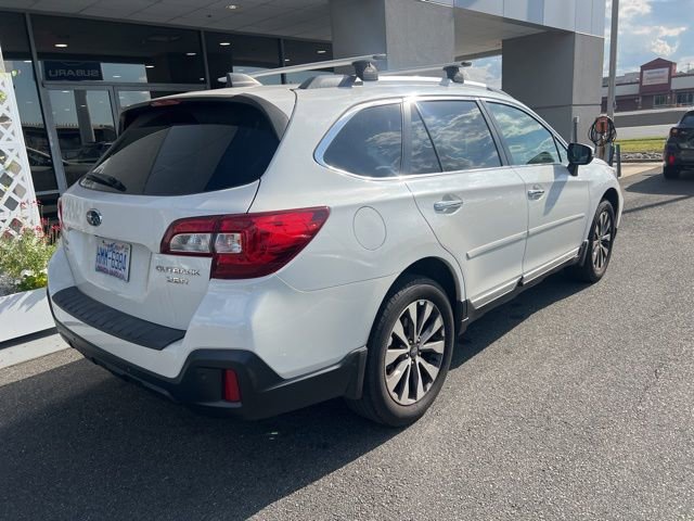2018 Subaru Outback 3.6R Touring photo 4