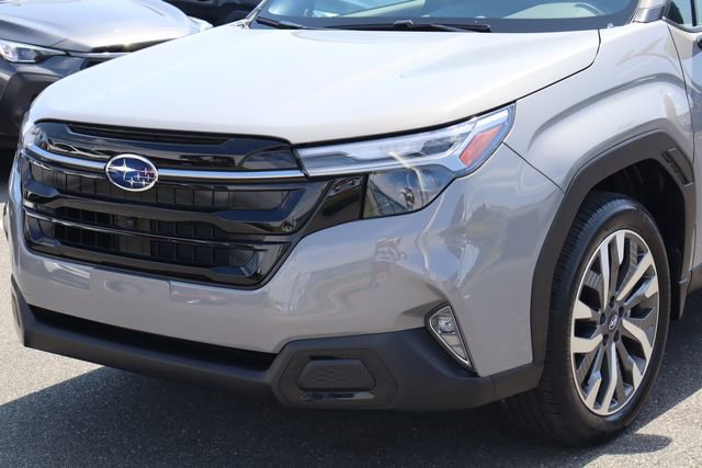 2025 Subaru Forester Touring photo 3