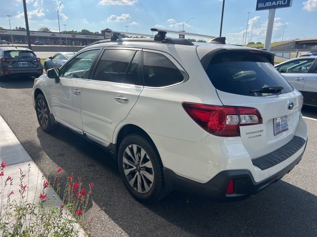 2018 Subaru Outback 3.6R Touring photo 3