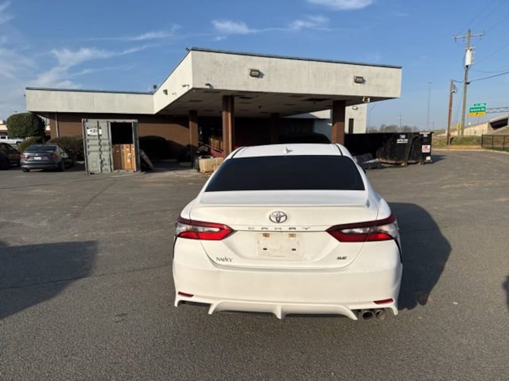 Used 2022 Toyota Camry SE SE Auto