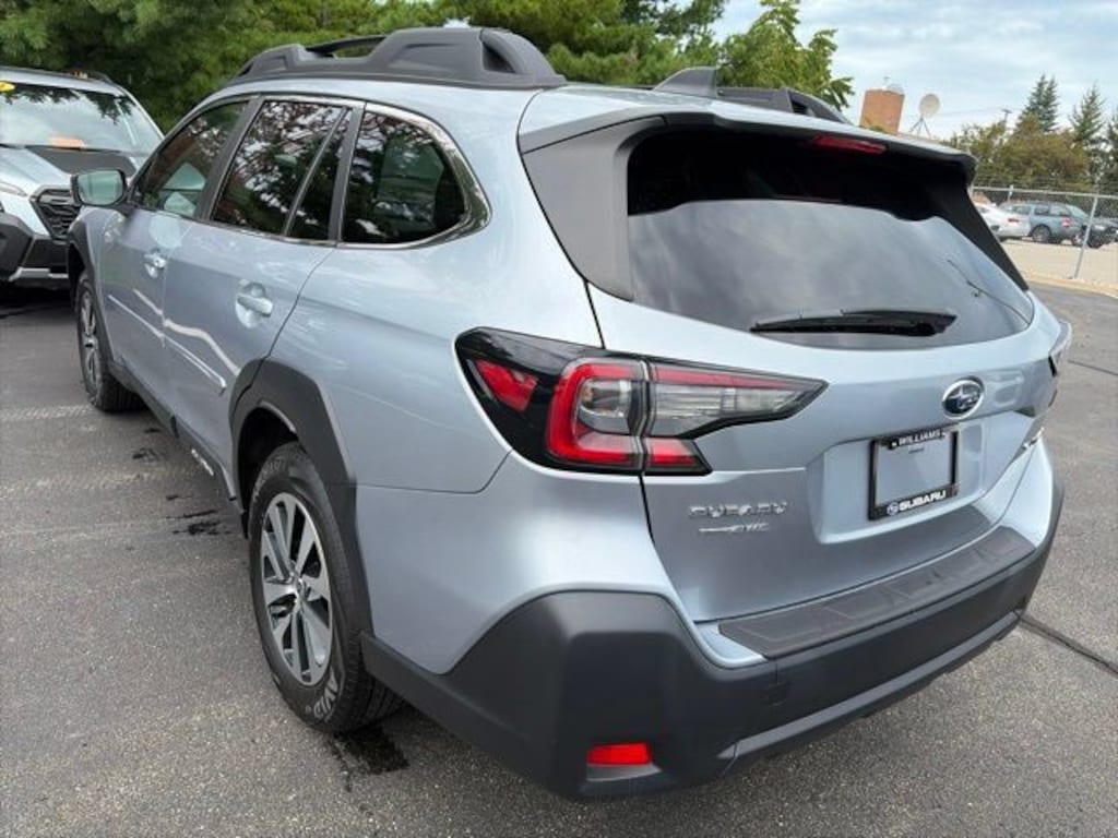 Used 2024 Subaru Outback Premium SUV