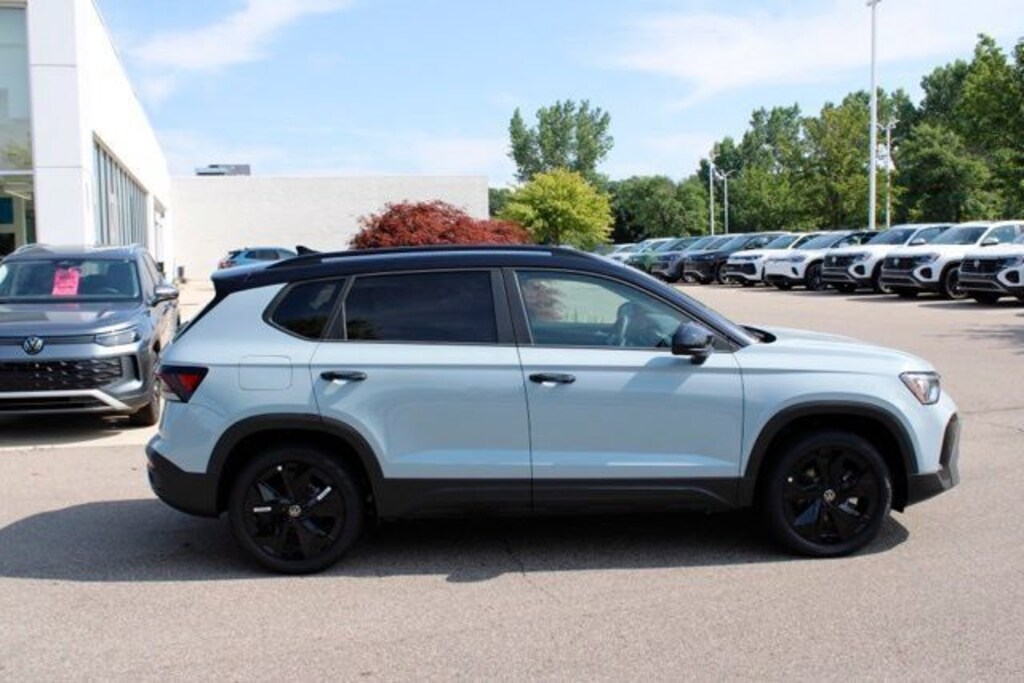 New 2026 Volkswagen Taos 1.5T SE Black SUV