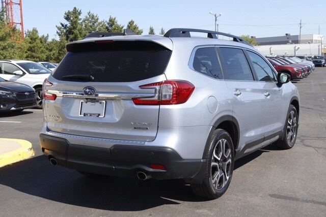 2025 Subaru Ascent Touring photo 3