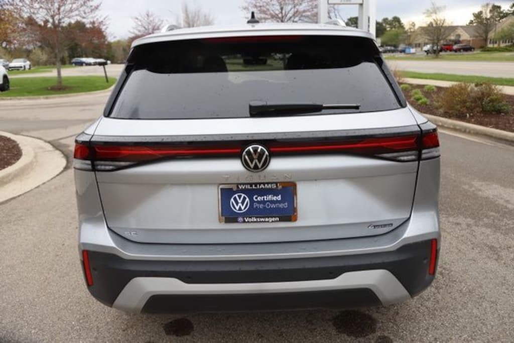 Used 2025 Volkswagen Tiguan 2.0T SE SUV