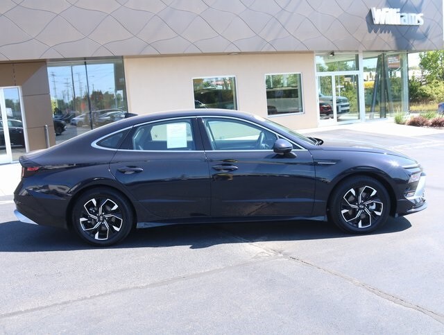 2024 Hyundai Sonata SEL photo 2