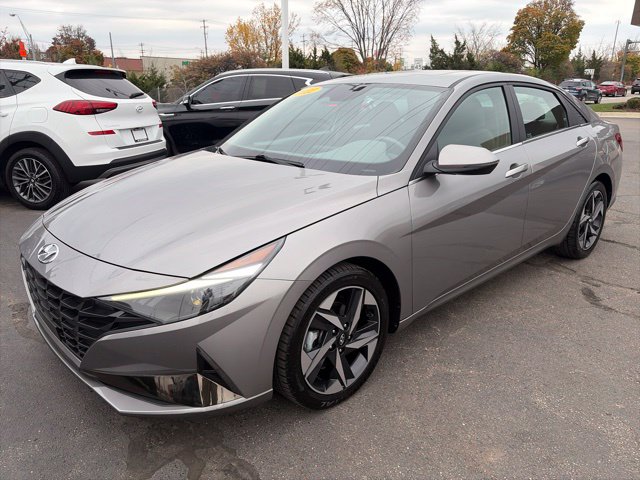 2022 Hyundai Elantra SEL Sedan
