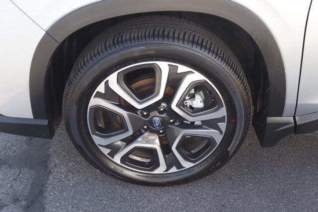 2025 Subaru Ascent Touring photo 11