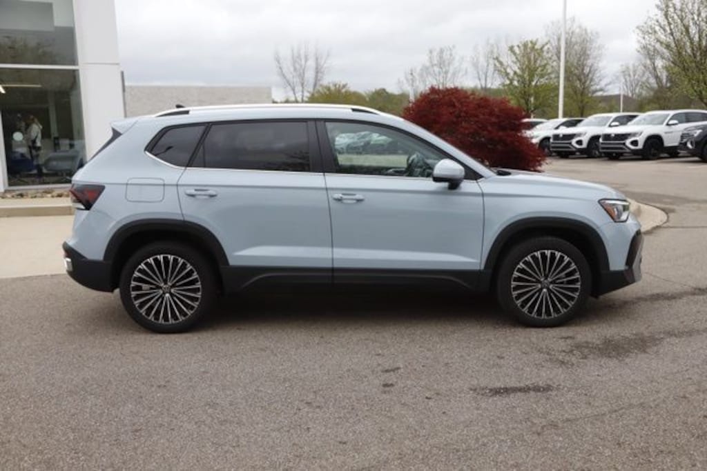 Used 2025 Volkswagen Taos 1.5T SE SUV