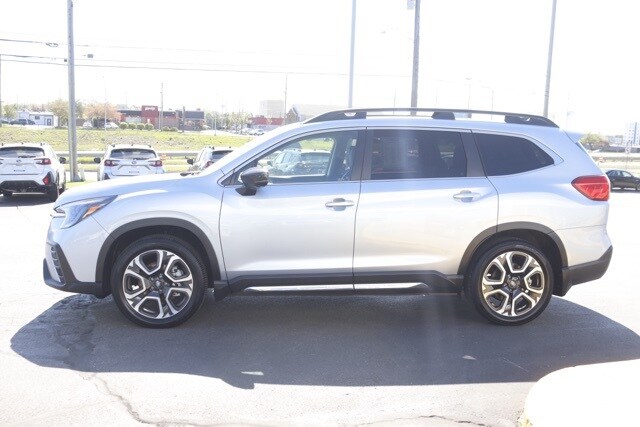 2025 Subaru Ascent Touring photo 7
