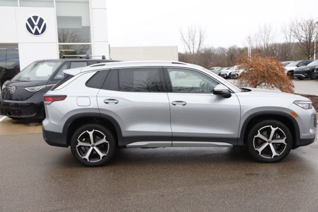 Used 2025 Volkswagen Tiguan 2.0T SE SUV