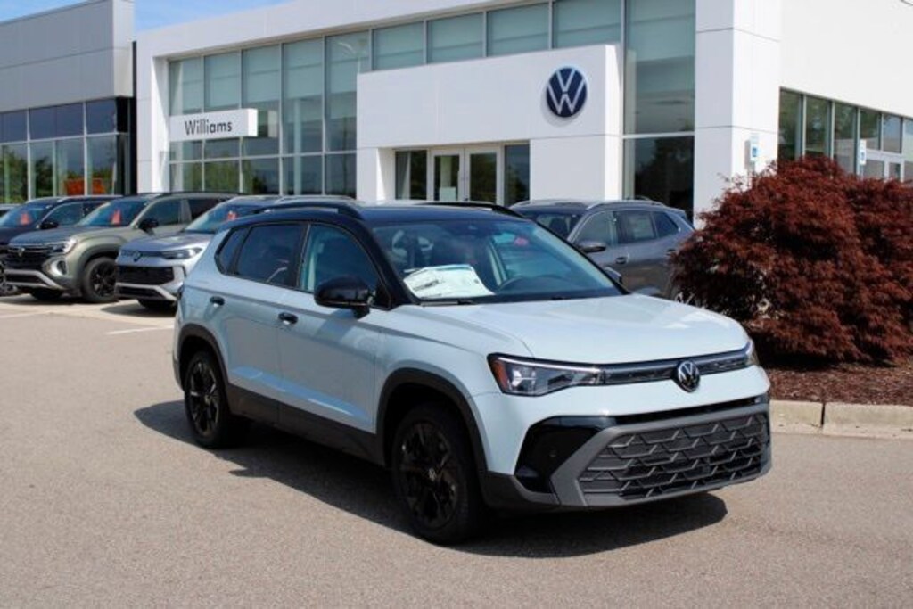 New 2026 Volkswagen Taos 1.5T SE Black SUV