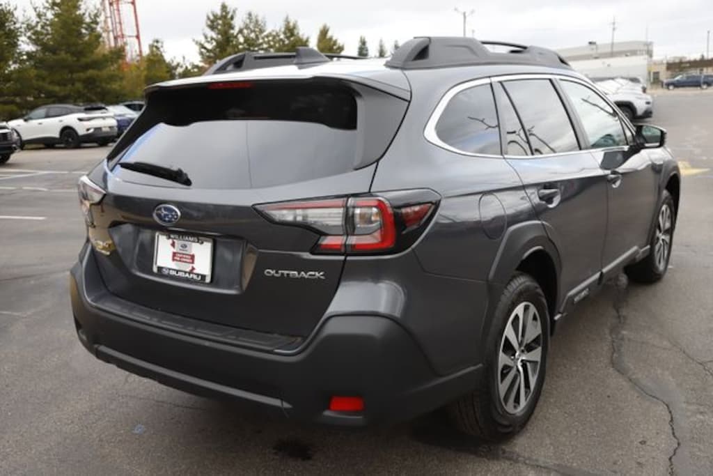 Used 2025 Subaru Outback Premium SUV