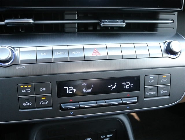 2024 Hyundai Kona SEL photo 25