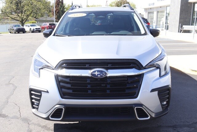 2025 Subaru Ascent Touring photo 9