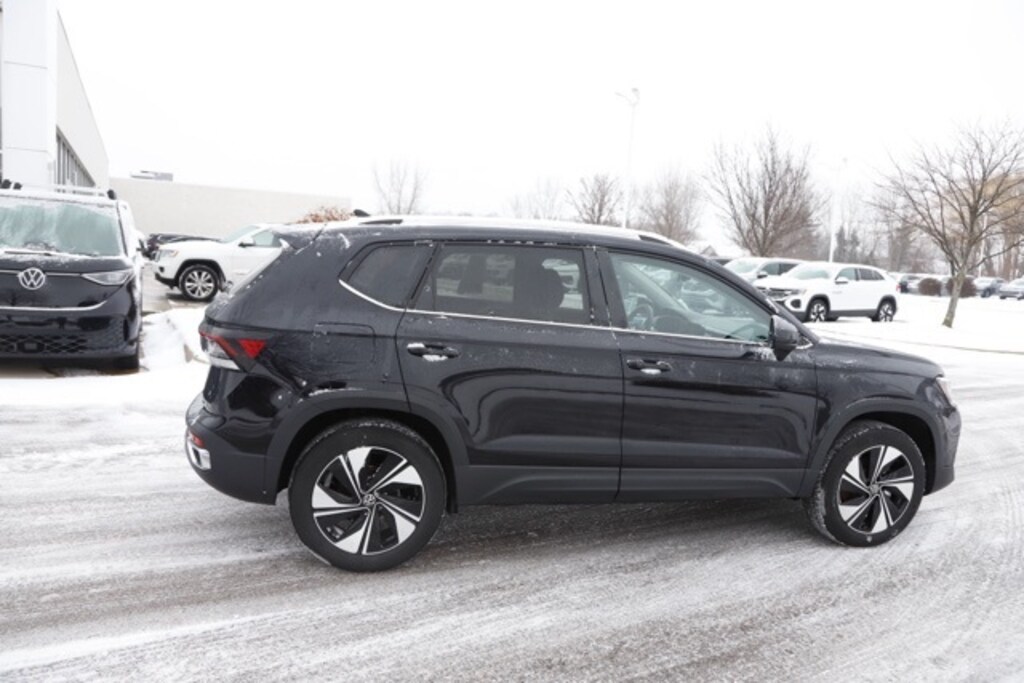 Used 2025 Volkswagen Taos 1.5T SE SUV