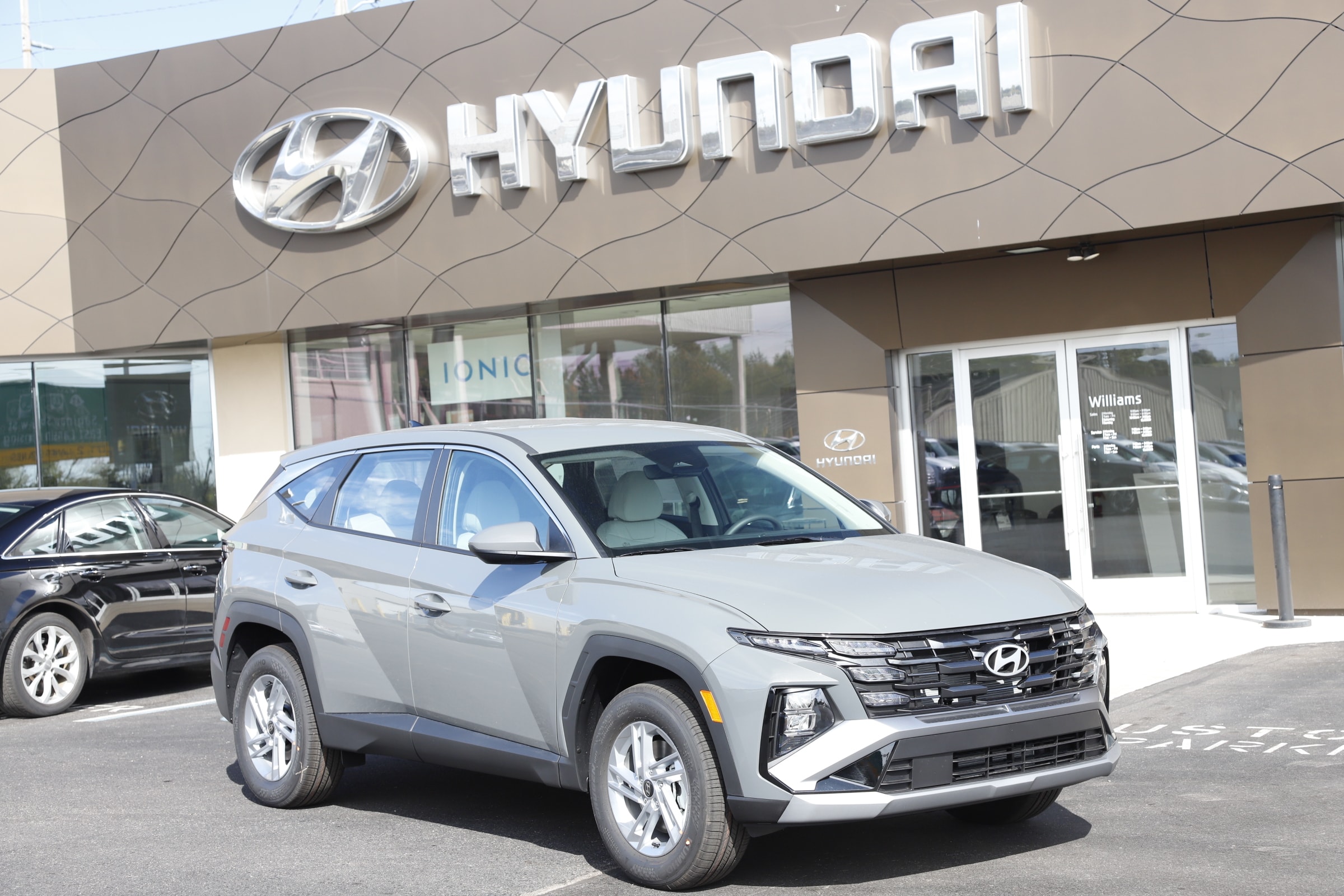 2026 Hyundai Tucson SE's photo