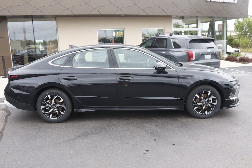New 2025 Hyundai Sonata SEL Car