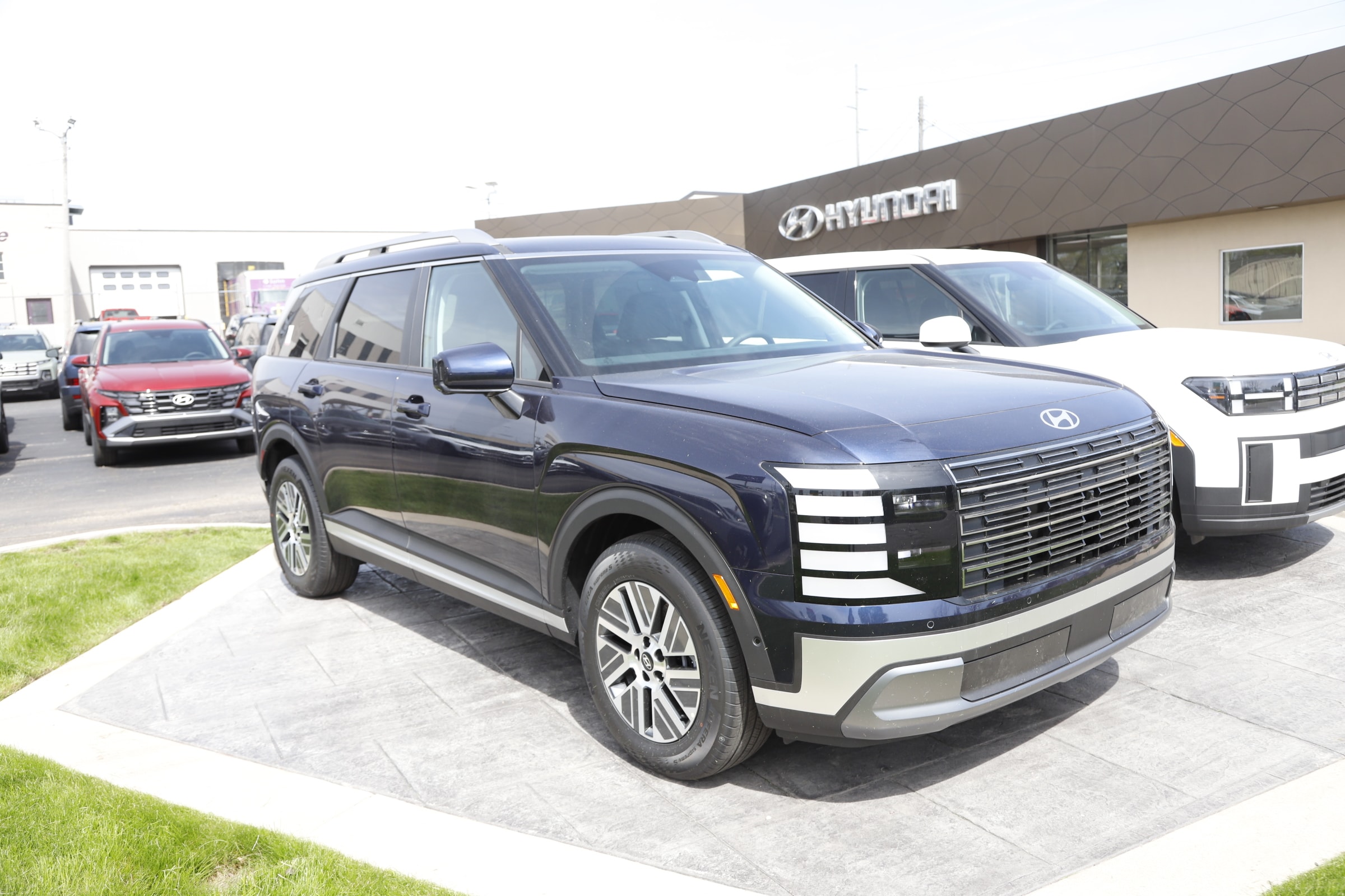 2026 Hyundai Palisade SEL Premium 8 Passenger Hybrid AWD's photo