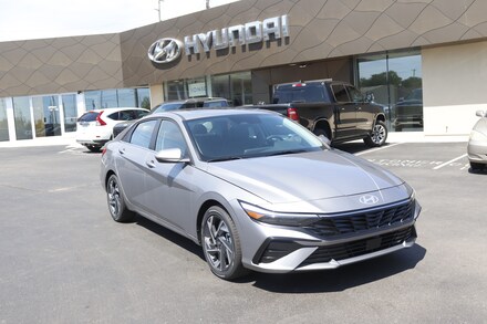 2025 Hyundai Elantra Hybrid Limited Car