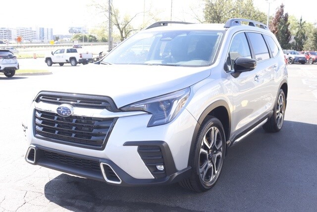 2025 Subaru Ascent Touring photo 8