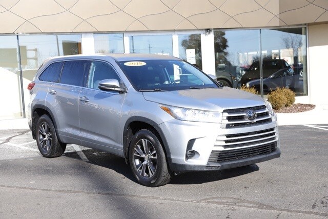 2018 Toyota Prius Four photo 2