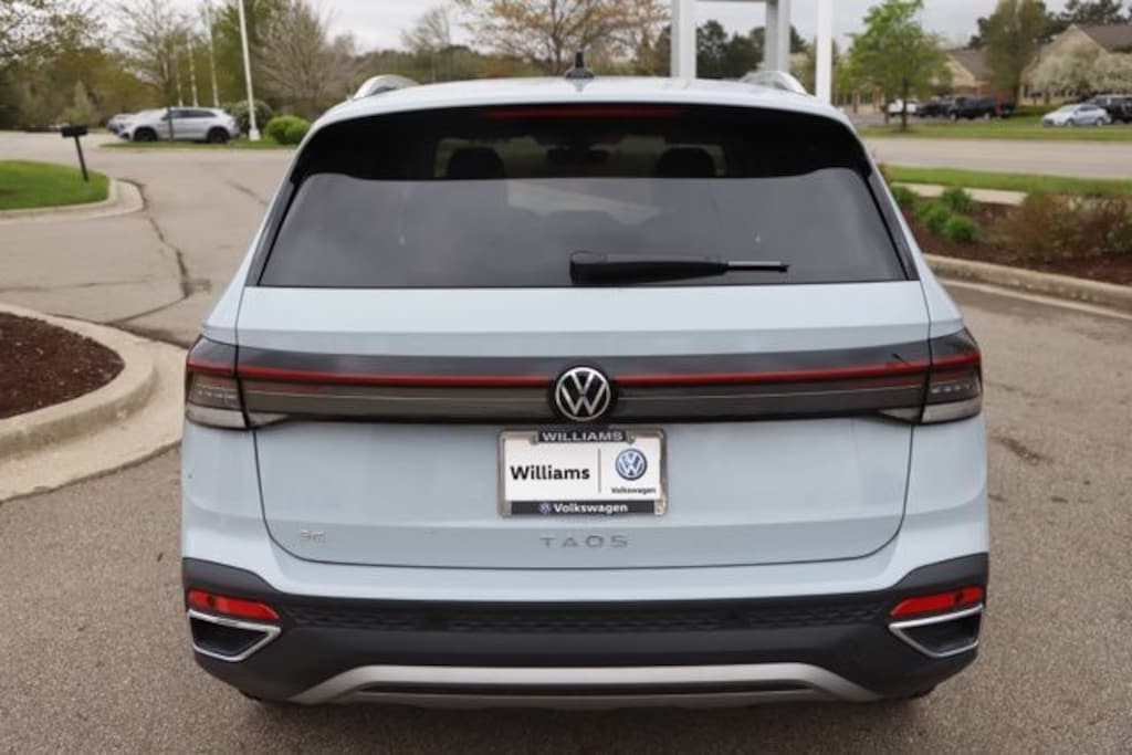 Used 2025 Volkswagen Taos 1.5T SE SUV