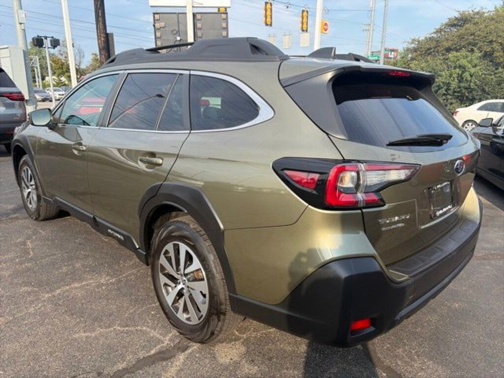 Used 2025 Subaru Outback Premium SUV