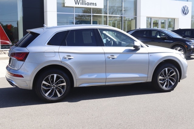 2025 Audi Q5 45 S line Premium Plus photo 2