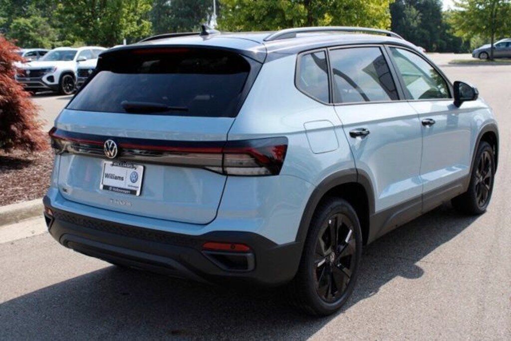 New 2026 Volkswagen Taos 1.5T SE Black SUV