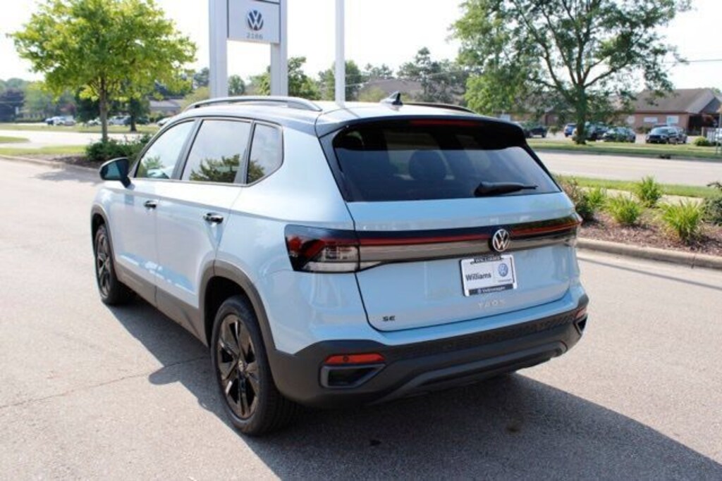 New 2026 Volkswagen Taos 1.5T SE Black SUV